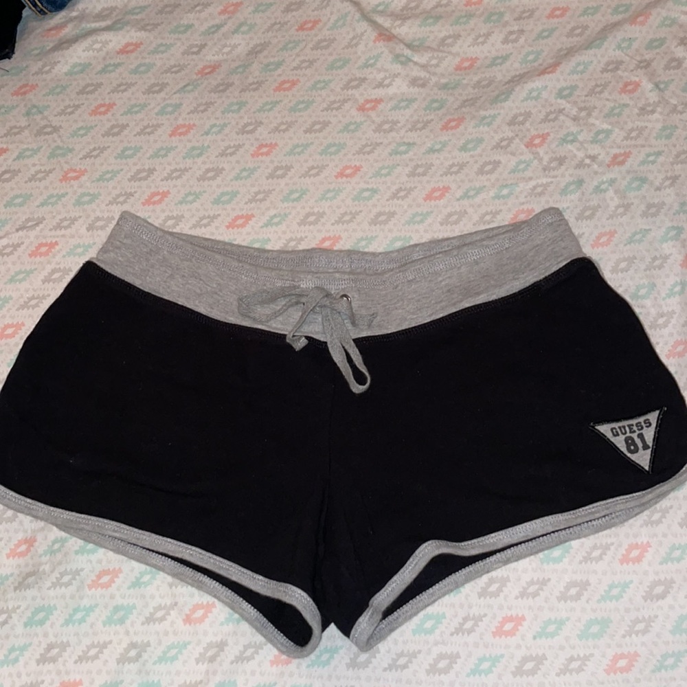 Cute Comfy Guess Black short shorts!